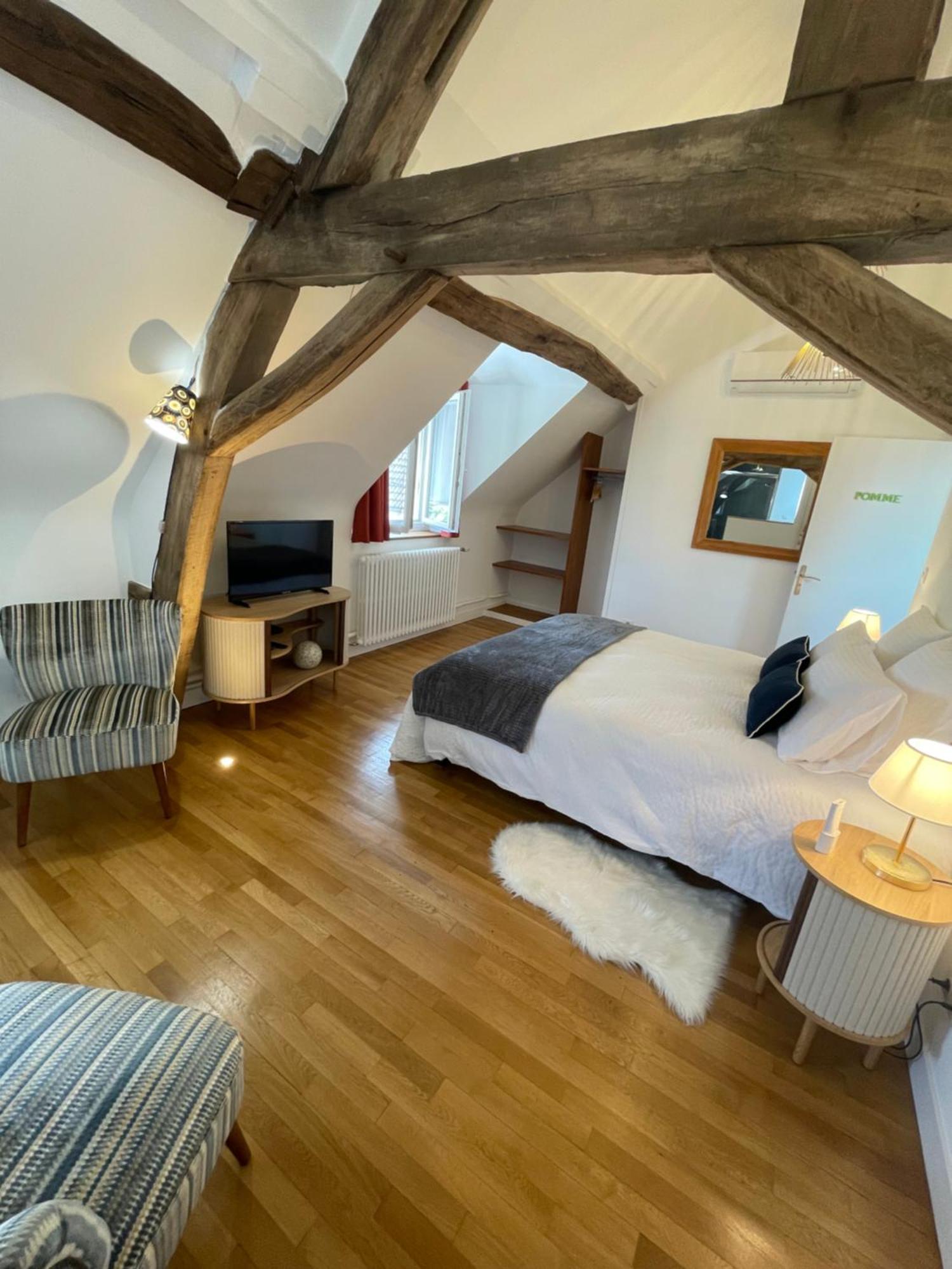 Le Clos Du Q'Hatre Cléry-Saint-André Exteriér fotografie